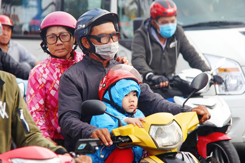 Ngày chủ nhật cuối cùng trong năm, người miền Tây ùn ùn về quê ăn Tết khiến Quốc lộ 1A kẹt cứng